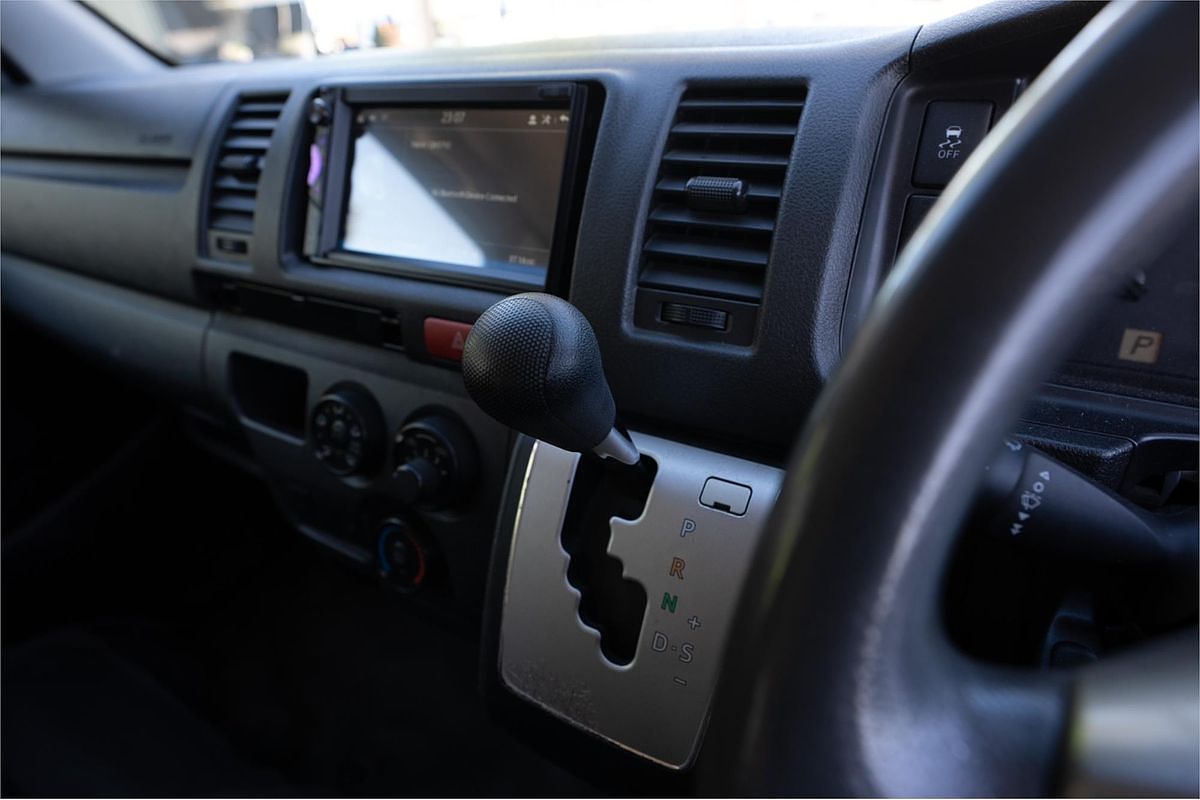 2015 Toyota Hiace TRH201R LWB