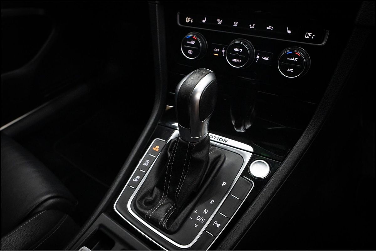 2016 Volkswagen Golf R 7