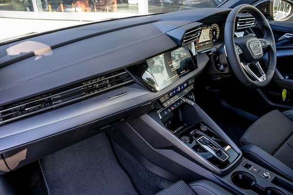 2025 Audi A3 35 TFSI S line GY