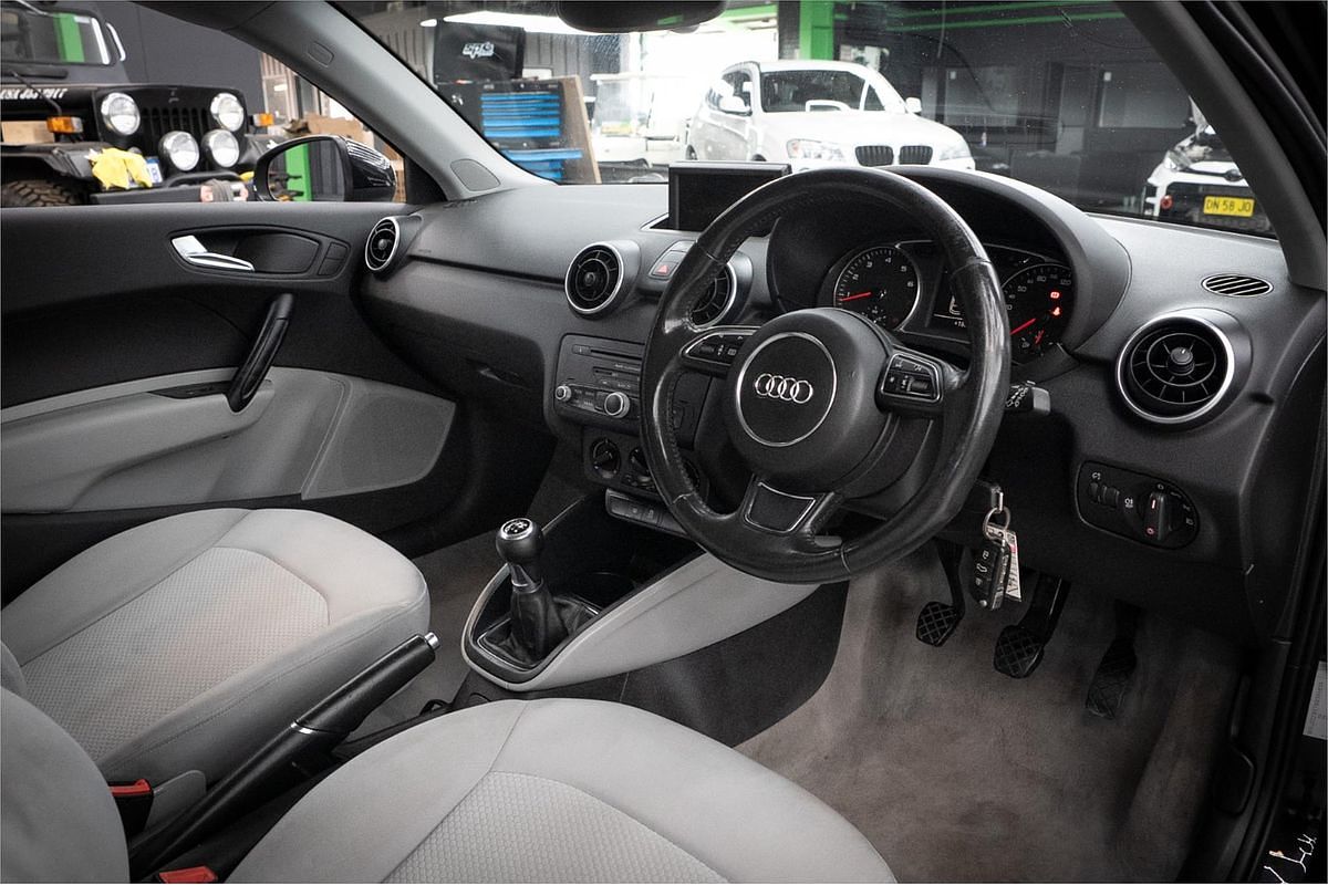 2011 Audi A1 Attraction 8X