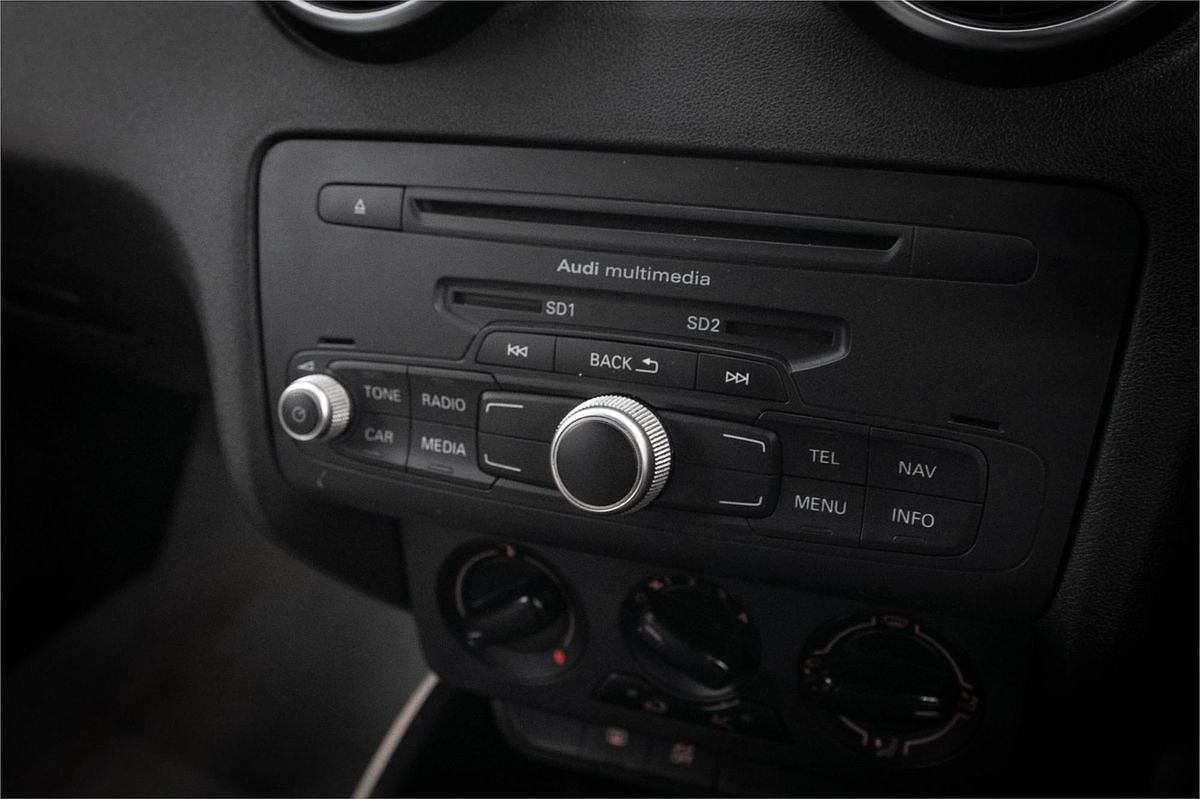 2011 Audi A1 Attraction 8X