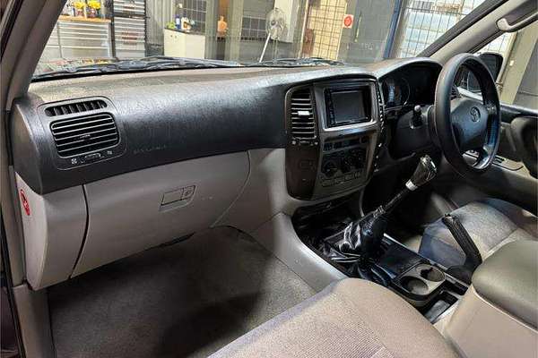 2003 Toyota Landcruiser GXL UZJ100R