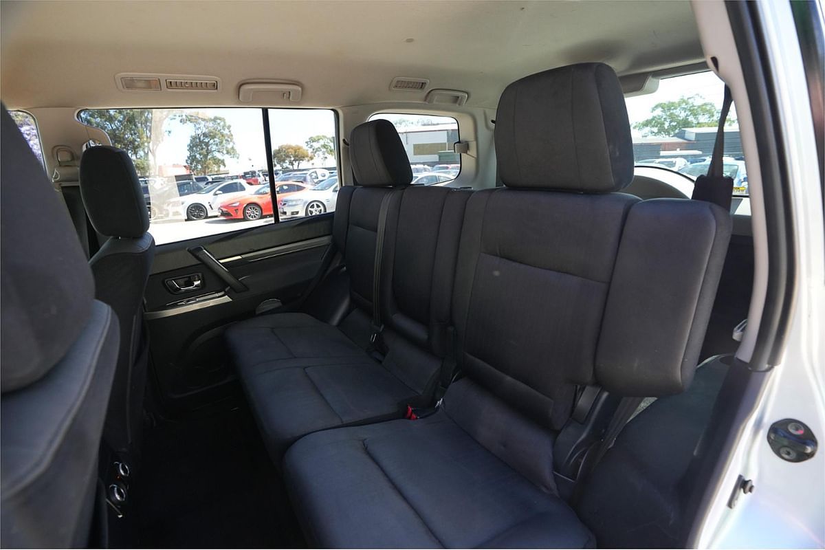 2012 Mitsubishi Pajero GLS NW