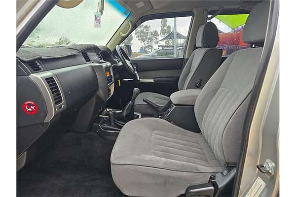 2013 Nissan Patrol ST Y61