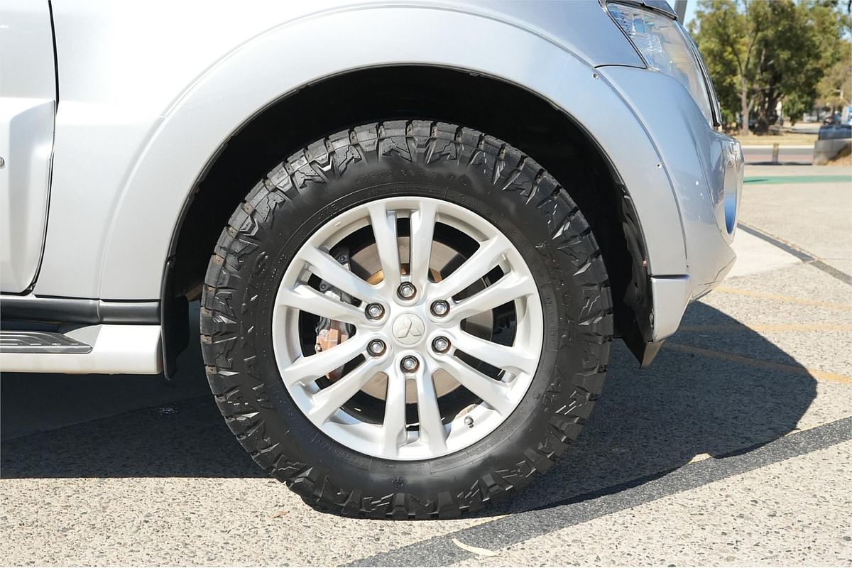 2013 Mitsubishi Pajero Exceed NW