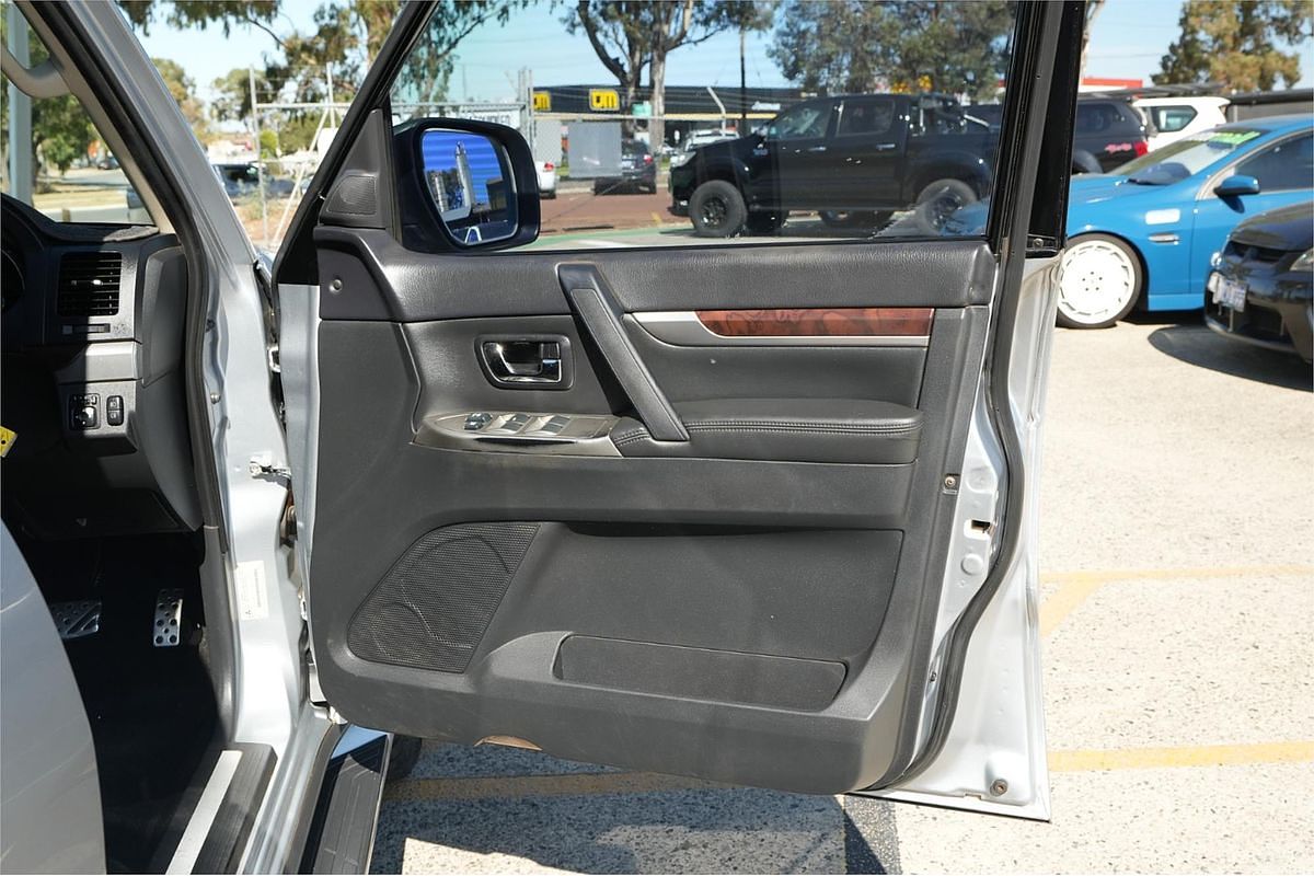 2013 Mitsubishi Pajero Exceed NW