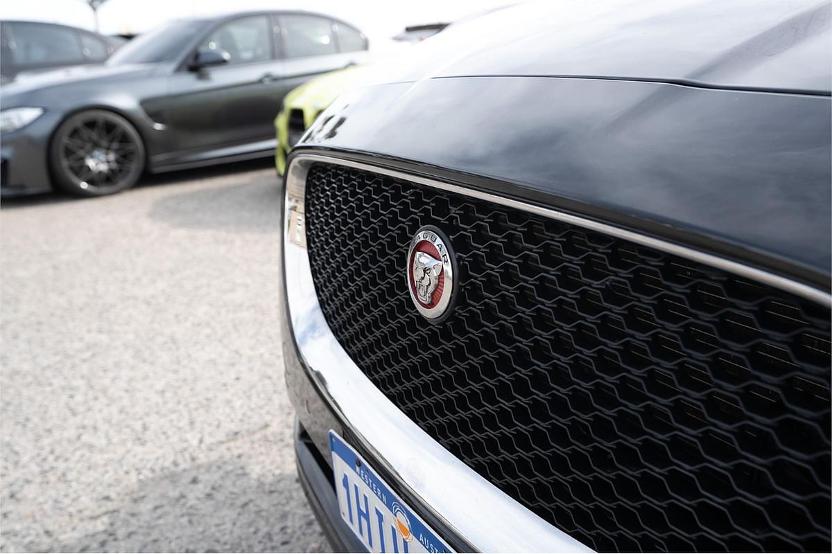 2016 Jaguar F-PACE 20d Prestige X761