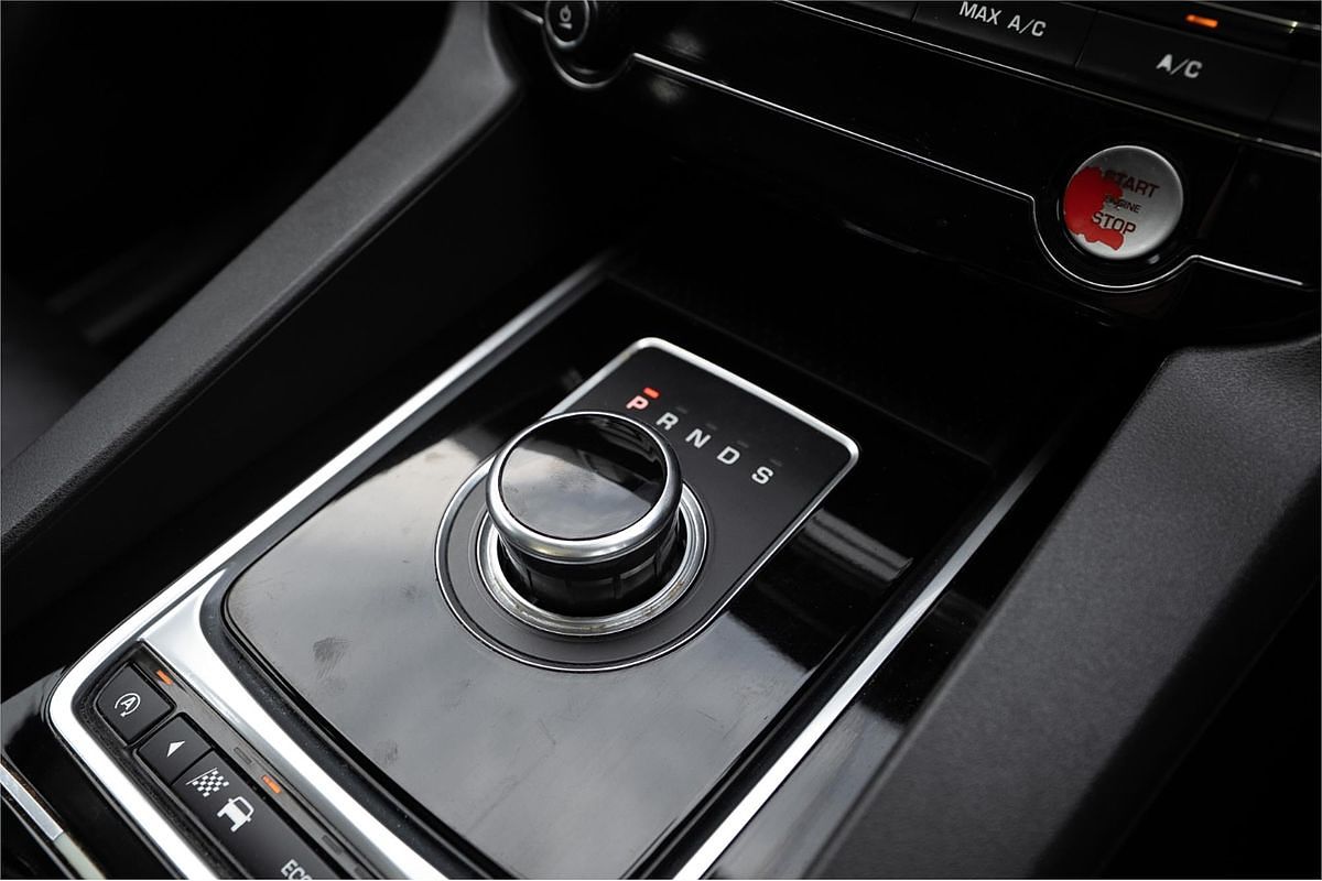 2016 Jaguar F-PACE 20d Prestige X761
