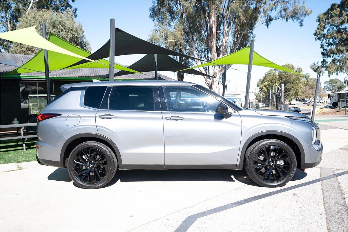2023 Mitsubishi Outlander Black Edition ZM