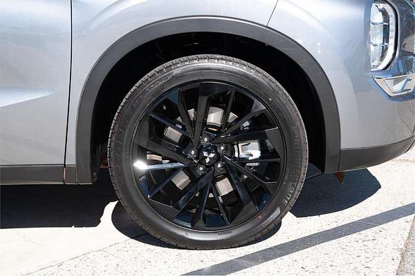 2023 Mitsubishi Outlander Black Edition ZM
