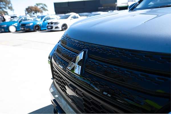 2023 Mitsubishi Outlander Black Edition ZM