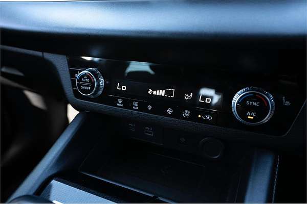 2023 Mitsubishi Outlander Black Edition ZM