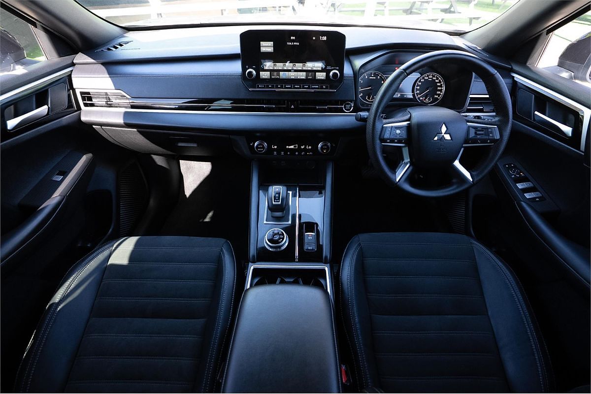 2023 Mitsubishi Outlander Black Edition ZM