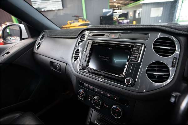 2016 Volkswagen Tiguan 155TSI R-Line 5N