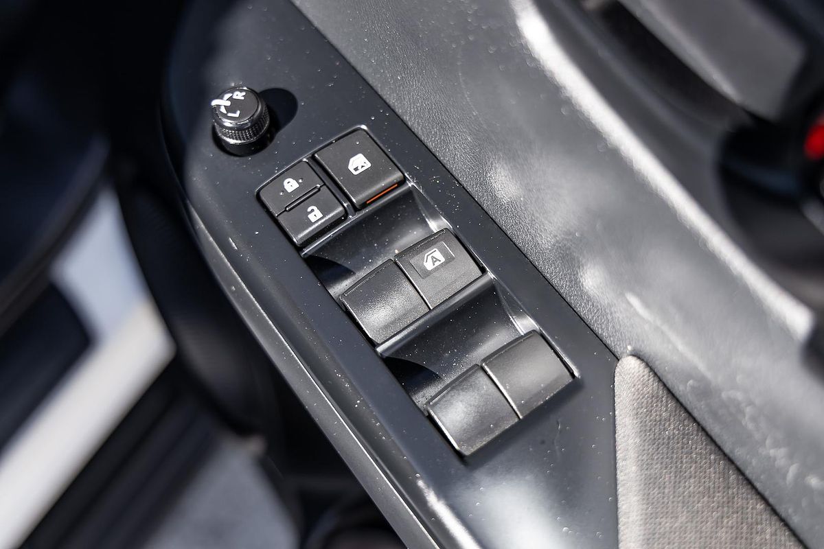 2017 Toyota Hilux SR GUN126R 4X4