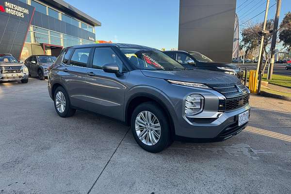 2023 Mitsubishi Outlander ES ZM