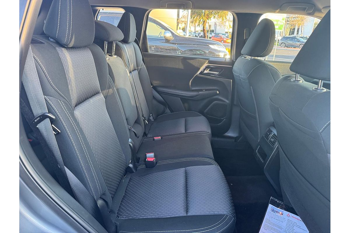 2023 Mitsubishi Outlander ES ZM