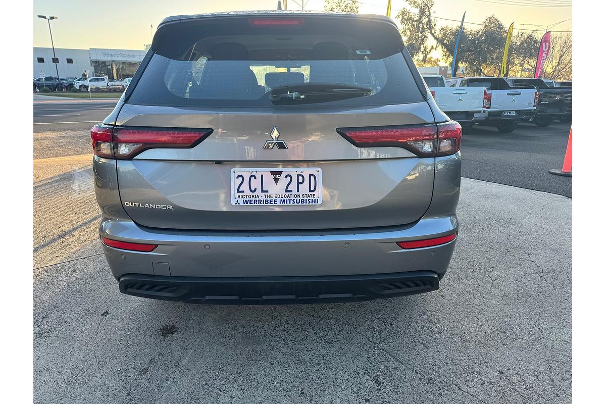 2023 Mitsubishi Outlander ES ZM