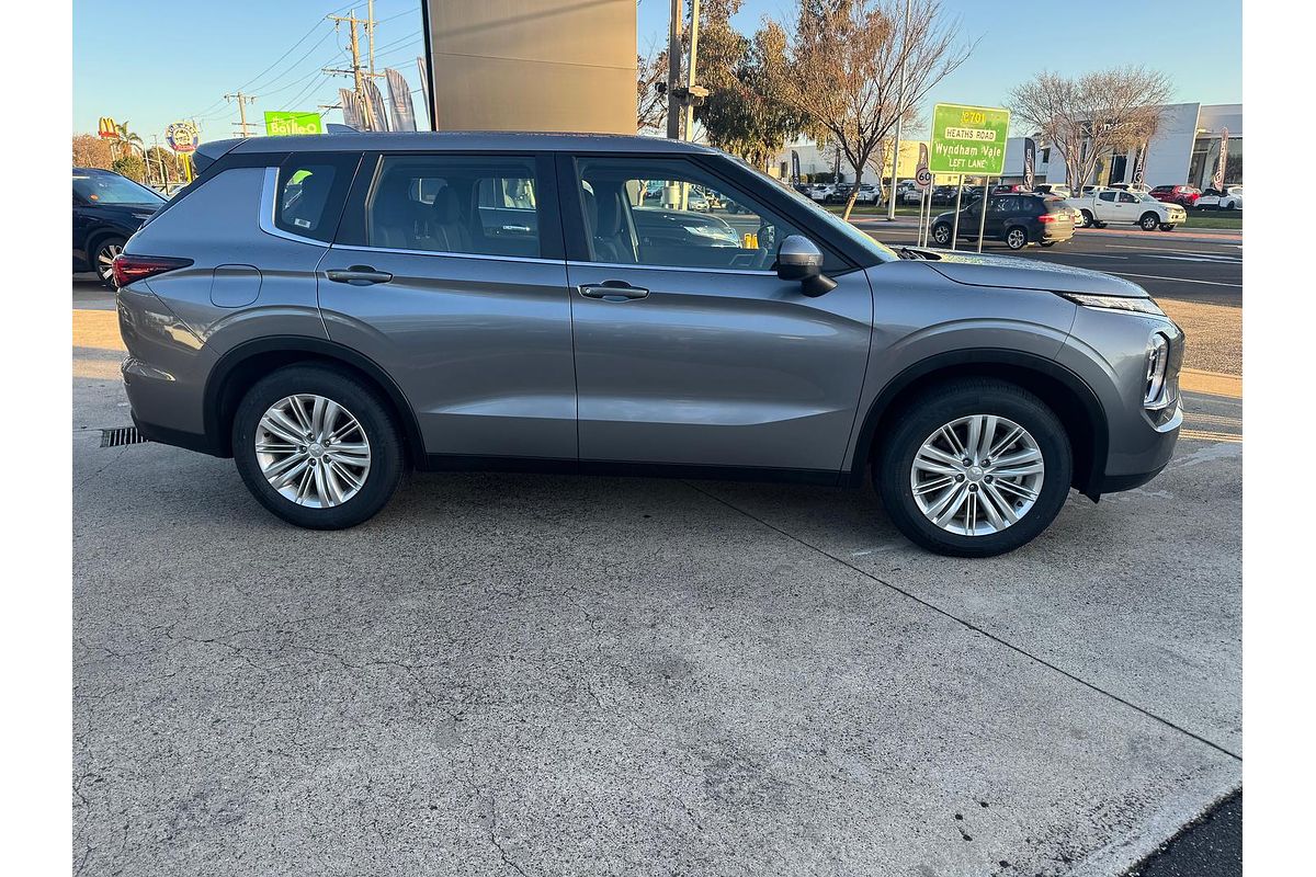 2023 Mitsubishi Outlander ES ZM