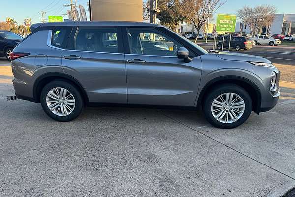 2023 Mitsubishi Outlander ES ZM