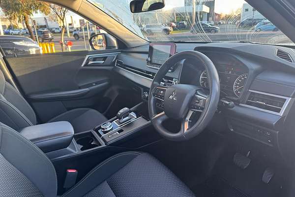 2023 Mitsubishi Outlander ES ZM