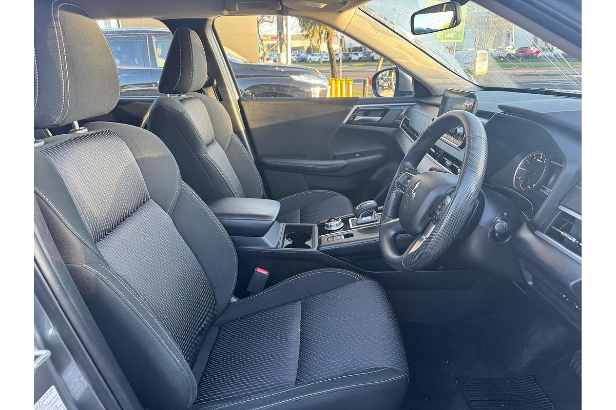 2023 Mitsubishi Outlander ES ZM