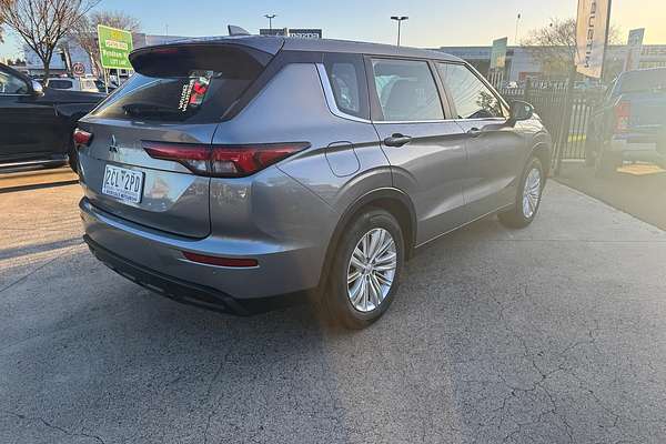 2023 Mitsubishi Outlander ES ZM