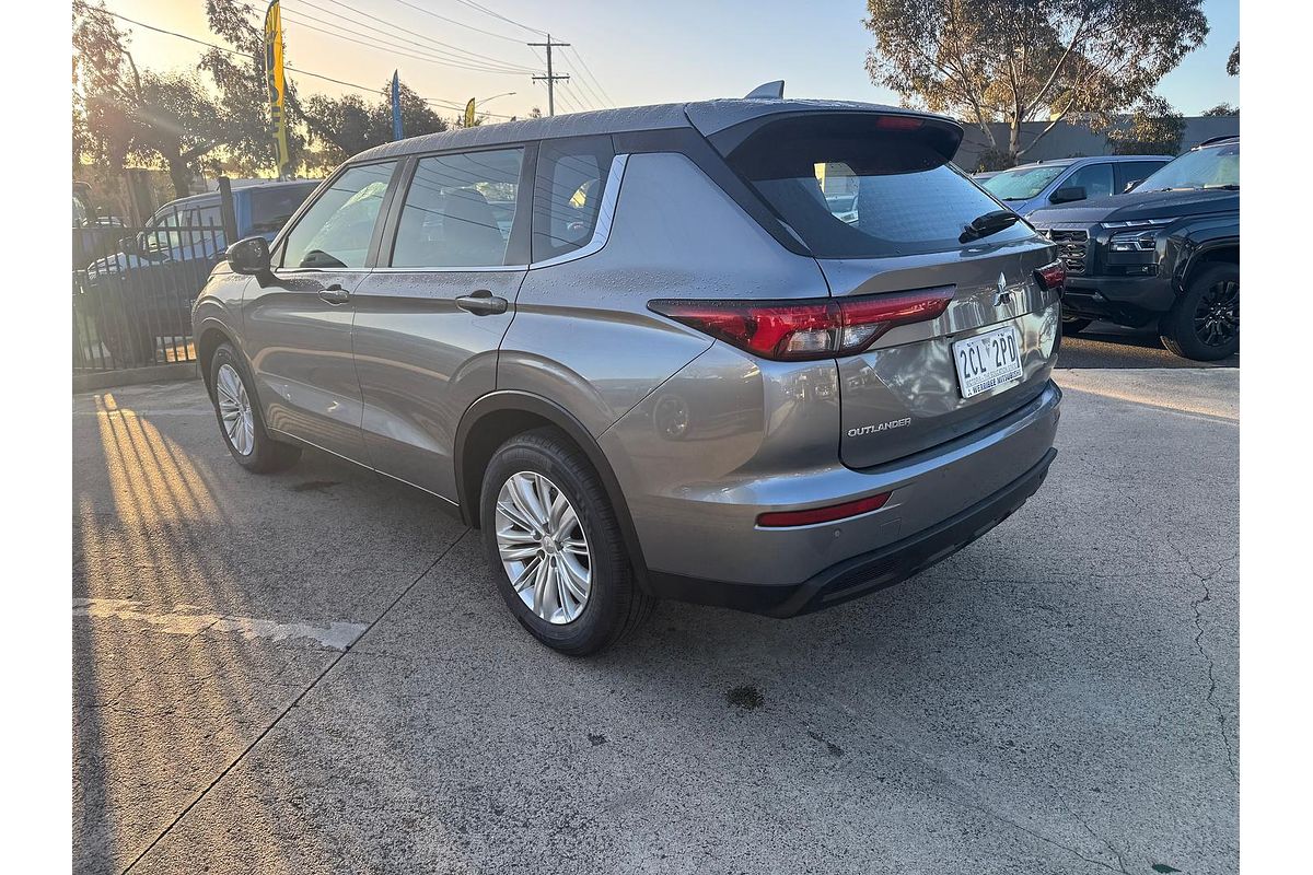 2023 Mitsubishi Outlander ES ZM