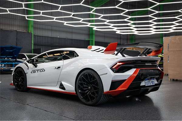2022 Lamborghini Huracan STO 724