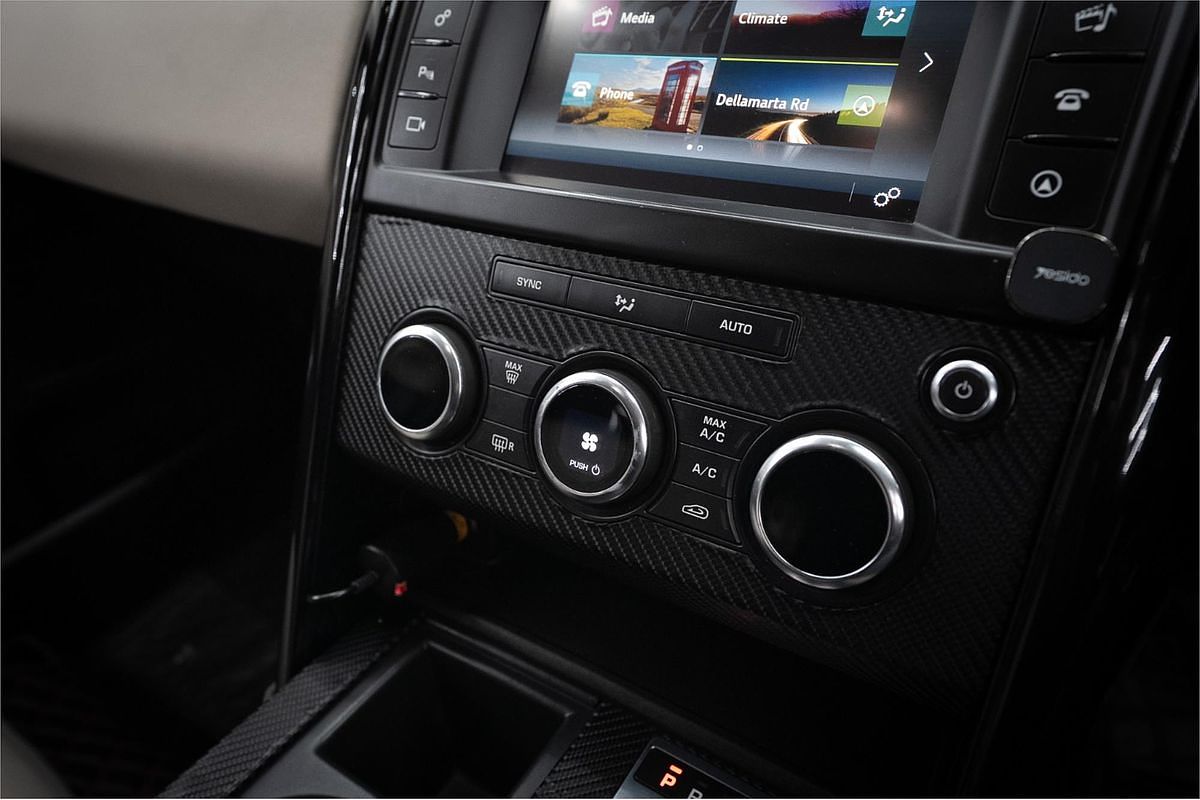 2017 Land Rover Discovery SD4 SE Series 5