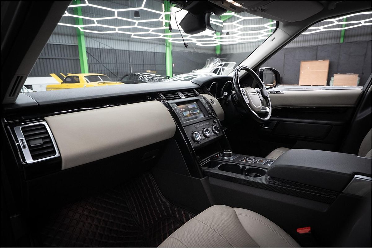 2017 Land Rover Discovery SD4 SE Series 5