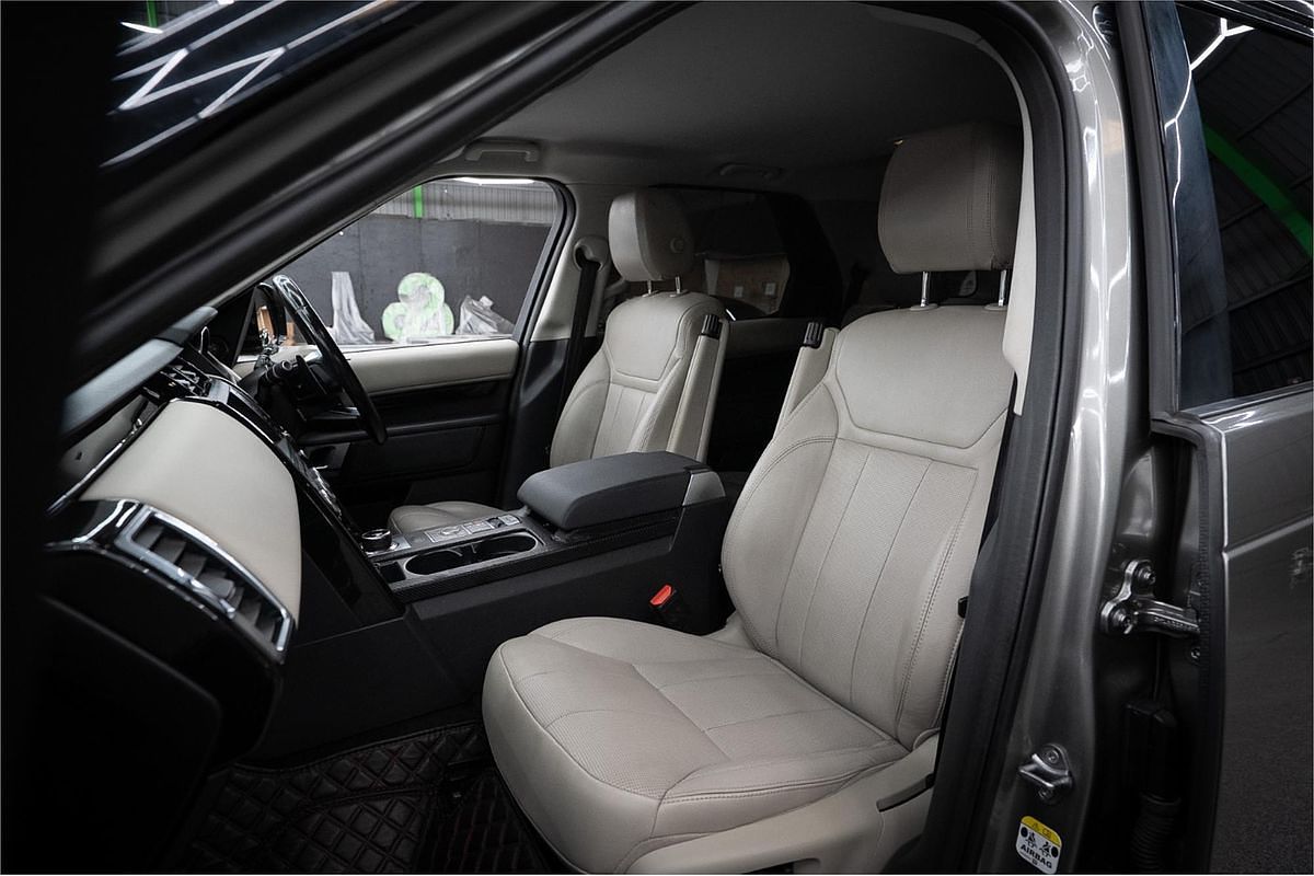 2017 Land Rover Discovery SD4 SE Series 5