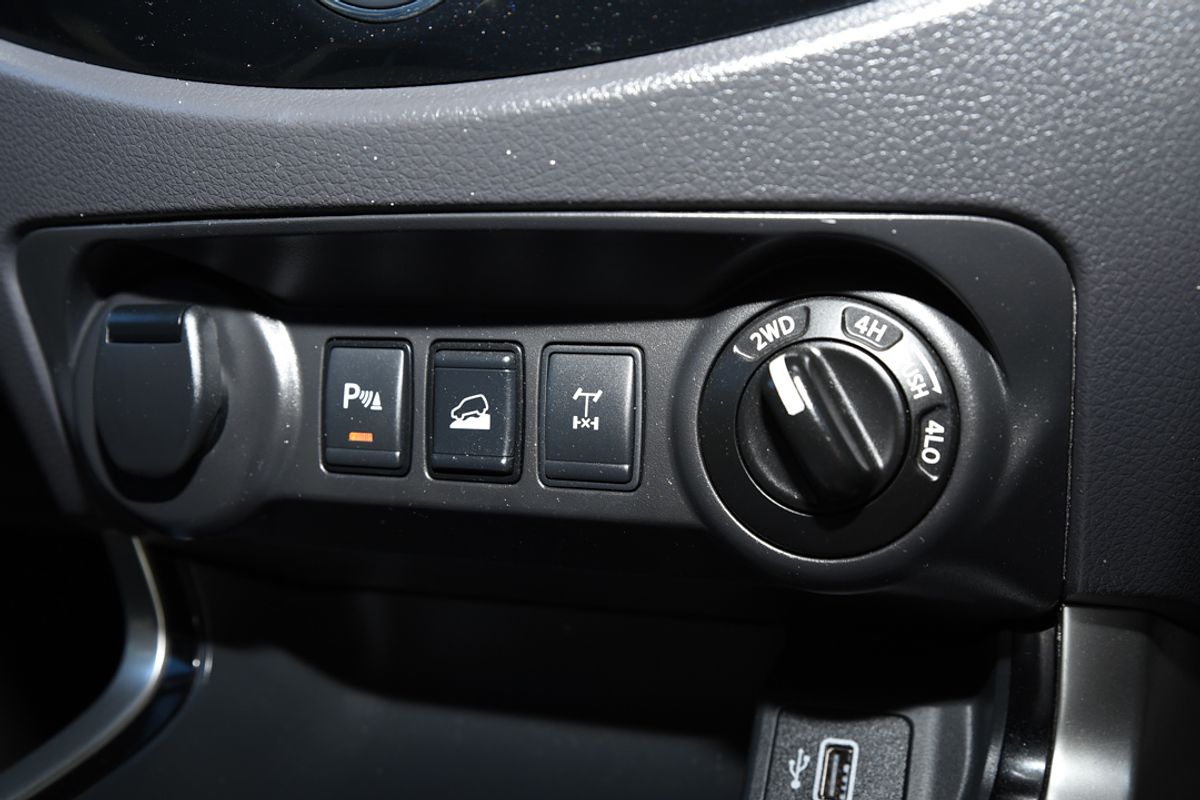 2020 Nissan NAVARA ST-X D23 Series 4