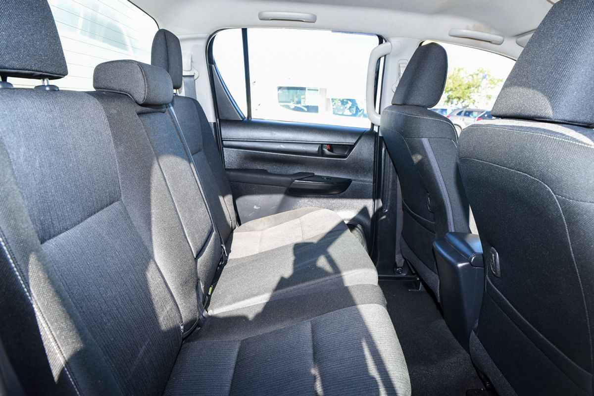 2016 Toyota HILUX SR GUN126R
