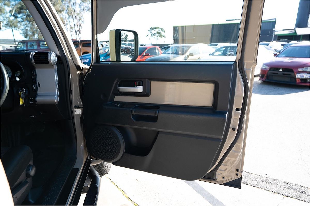 2013 Toyota FJ Cruiser GSJ15R