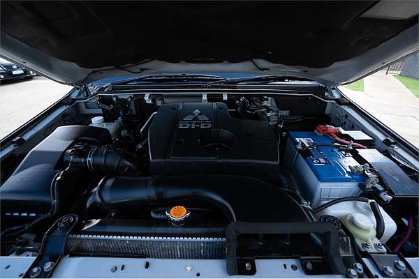 2012 Mitsubishi Pajero GLS NW