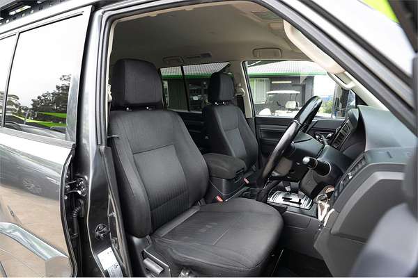 2017 Mitsubishi Pajero GLX NX
