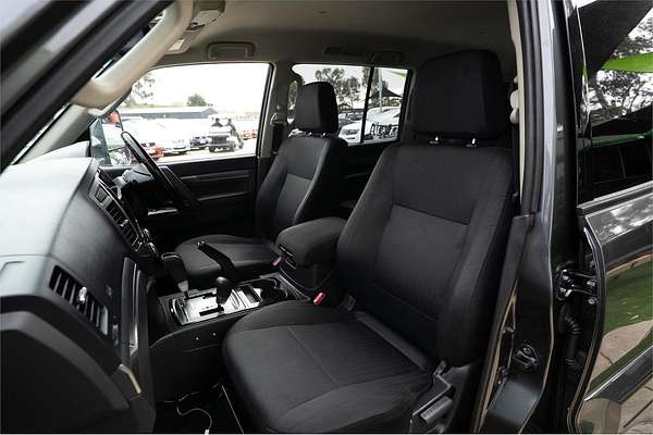 2017 Mitsubishi Pajero GLX NX