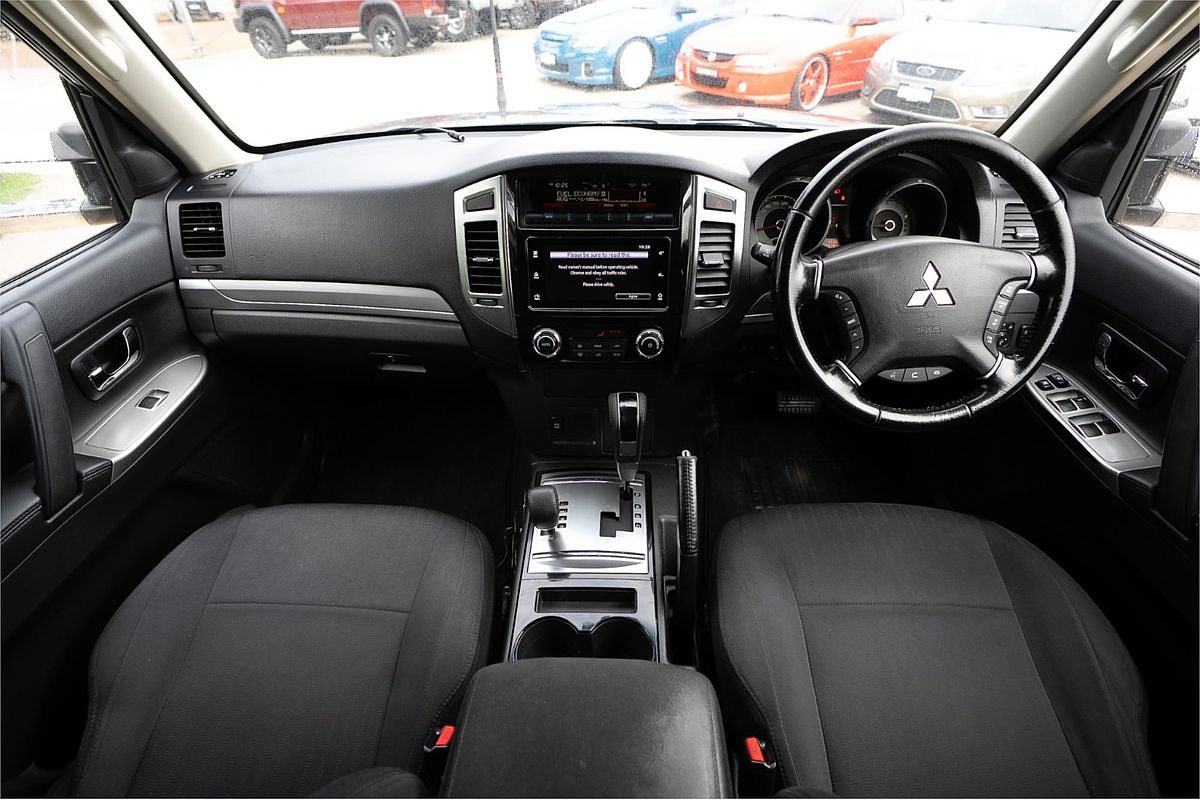 2017 Mitsubishi Pajero GLX NX