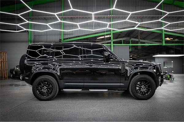 2021 Land Rover Defender 110 D300 SE L663