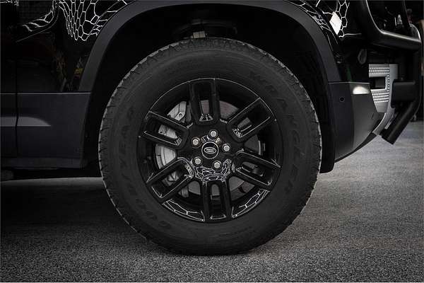 2021 Land Rover Defender 110 D300 SE L663