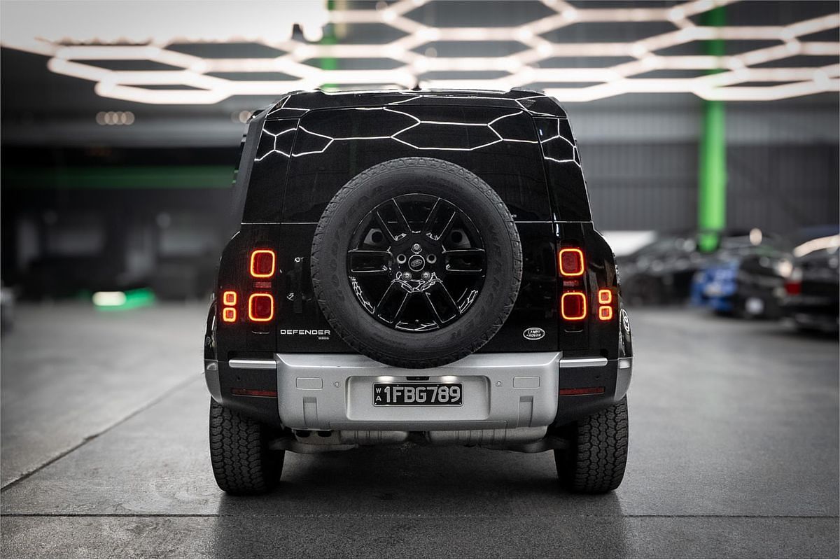 2021 Land Rover Defender 110 D300 SE L663