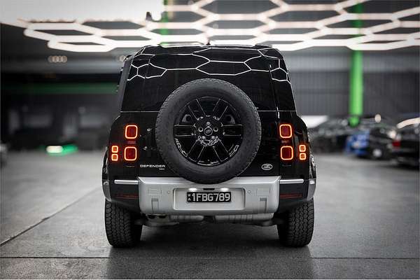 2021 Land Rover Defender 110 D300 SE L663