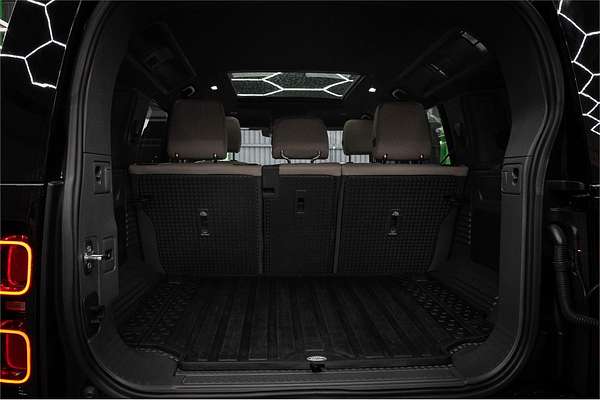 2021 Land Rover Defender 110 D300 SE L663