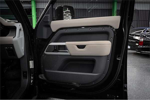2021 Land Rover Defender 110 D300 SE L663