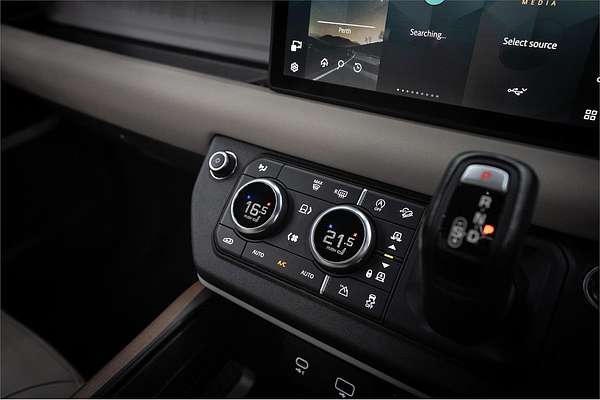 2021 Land Rover Defender 110 D300 SE L663