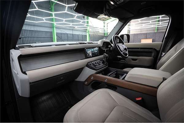 2021 Land Rover Defender 110 D300 SE L663