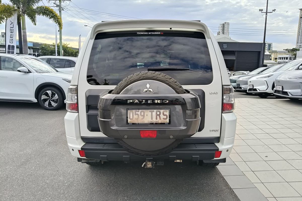 2014 Mitsubishi Pajero VR-X NW