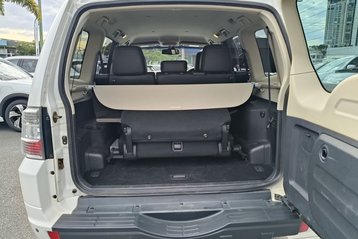 2014 Mitsubishi Pajero VR-X NW