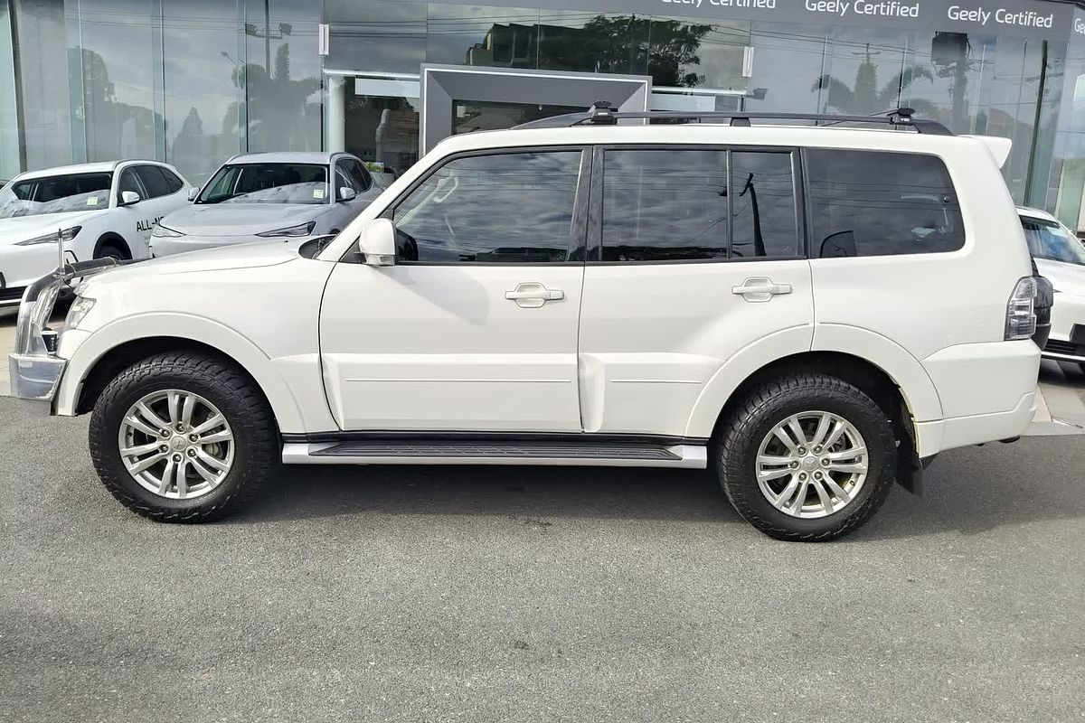 2014 Mitsubishi Pajero VR-X NW
